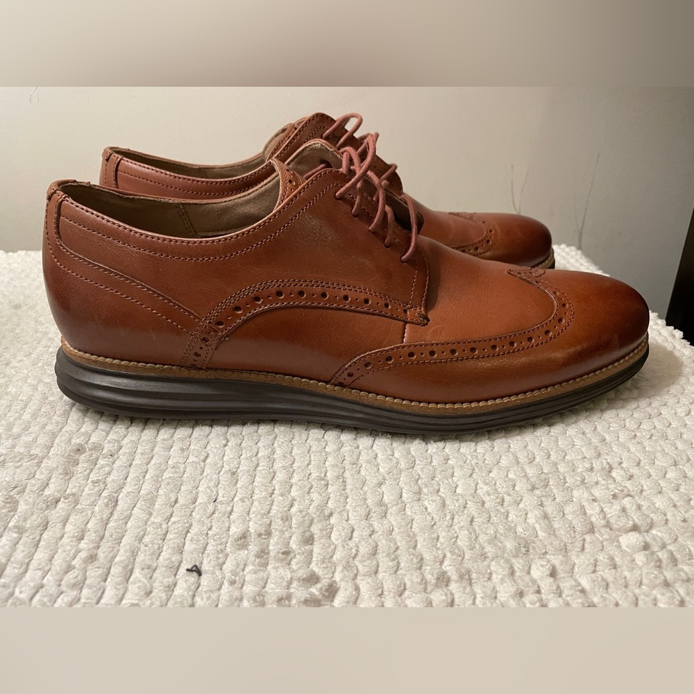 MAKE A REASONABLE OFFER!  Men Cole Haan Original Grand shoes